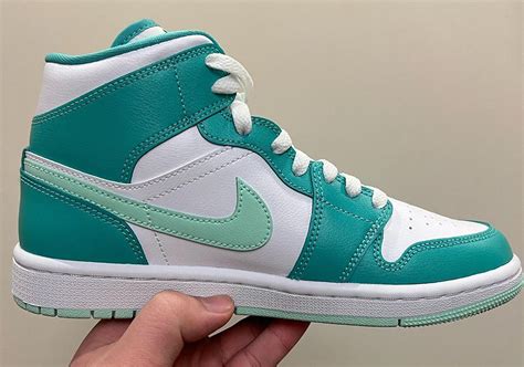 nike air jordan mintgroen|mint green jordan 1 high.